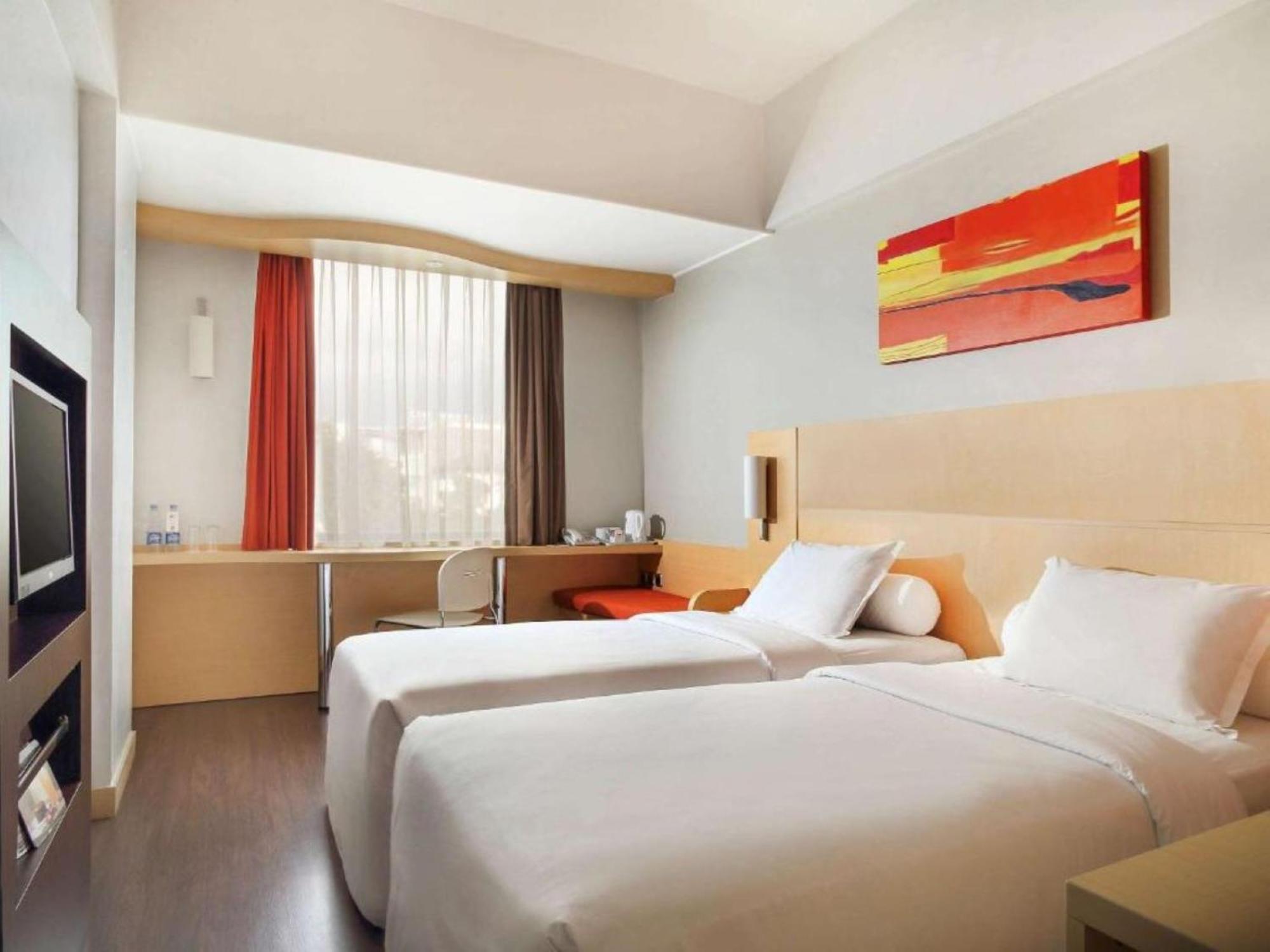 Hotel Horison Arcadia Wahid Hasyim Giacarta Esterno foto
