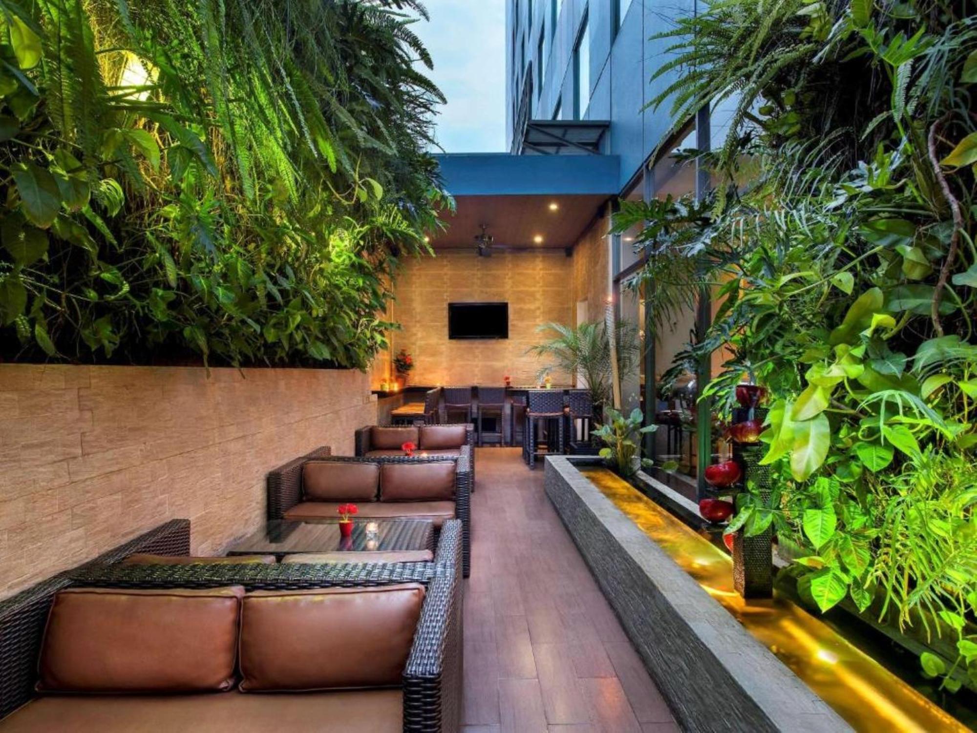Hotel Horison Arcadia Wahid Hasyim Giacarta Esterno foto